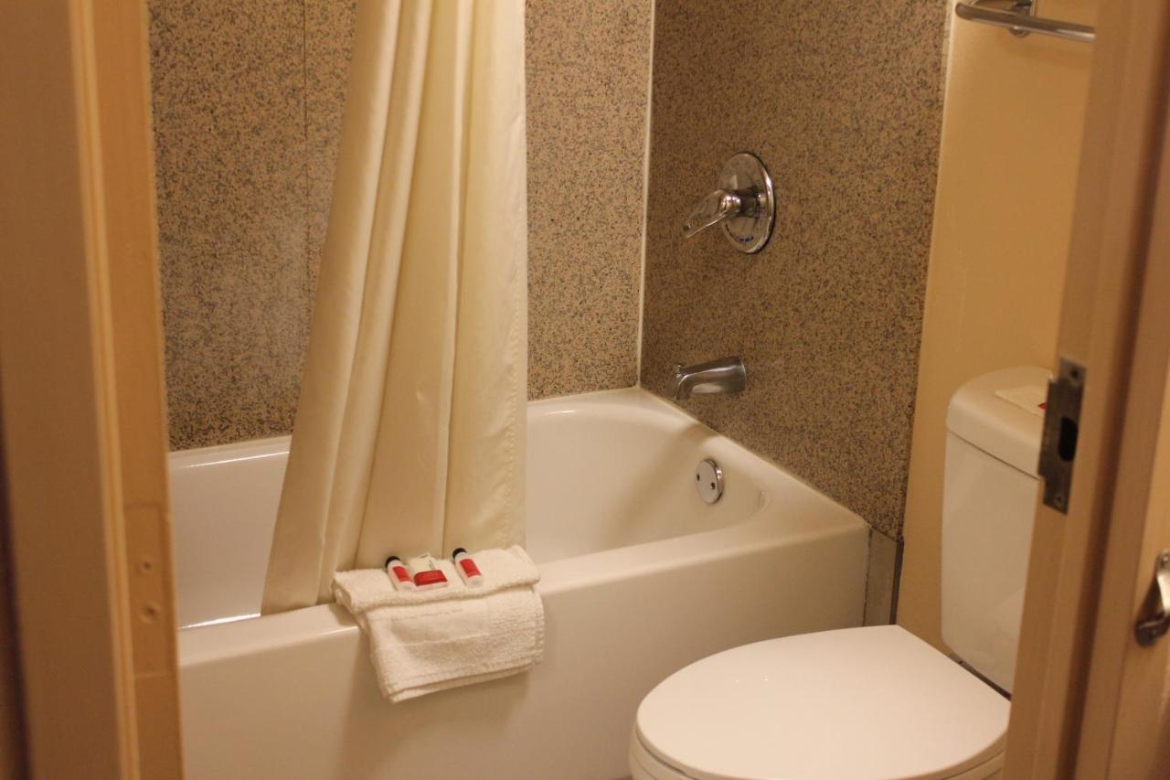 Super 8 By Wyndham Laurel Hotel Ngoại thất bức ảnh